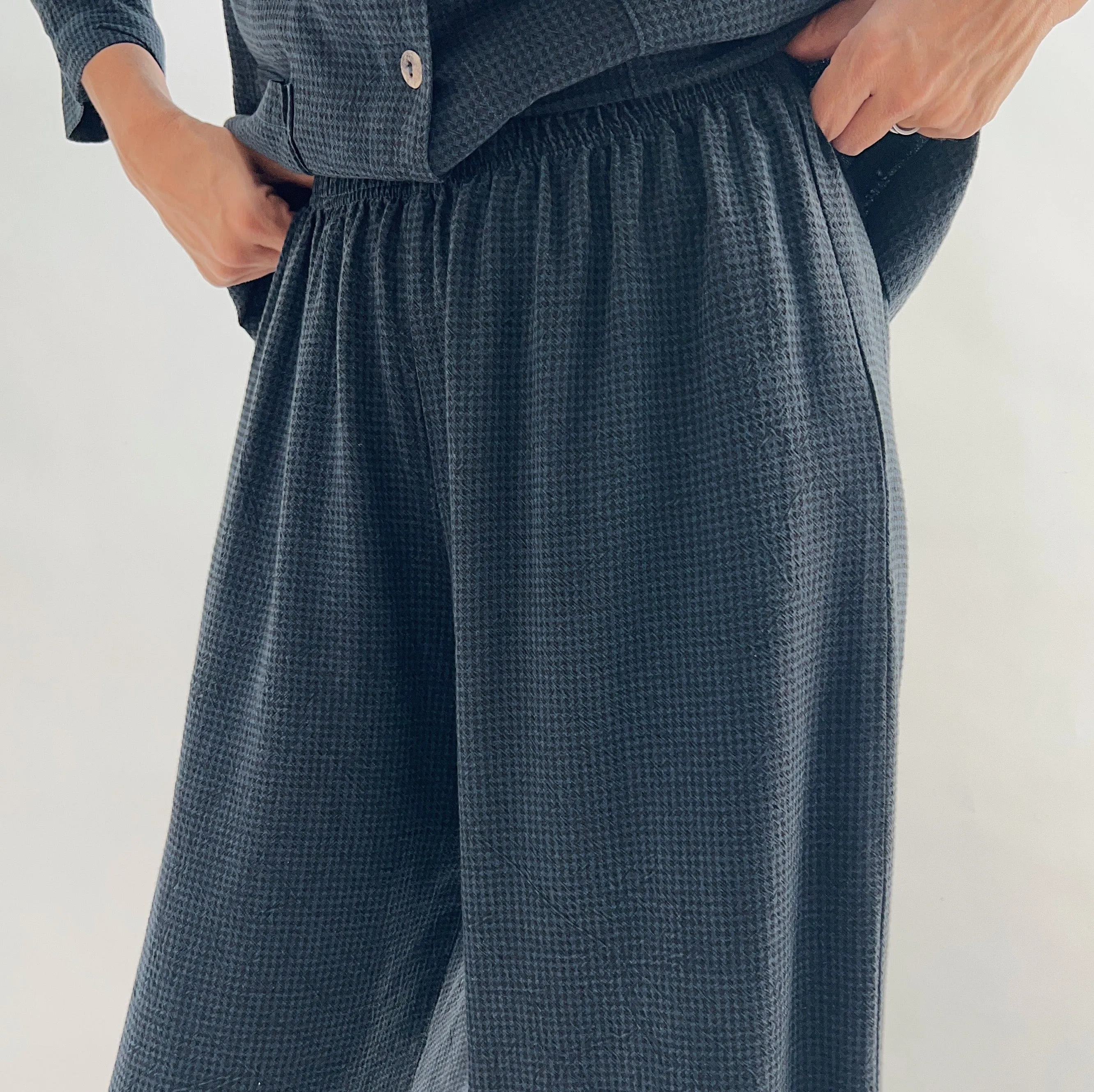 Cut Loose | Mini Check Cropped Pant with Darts in Nightsky