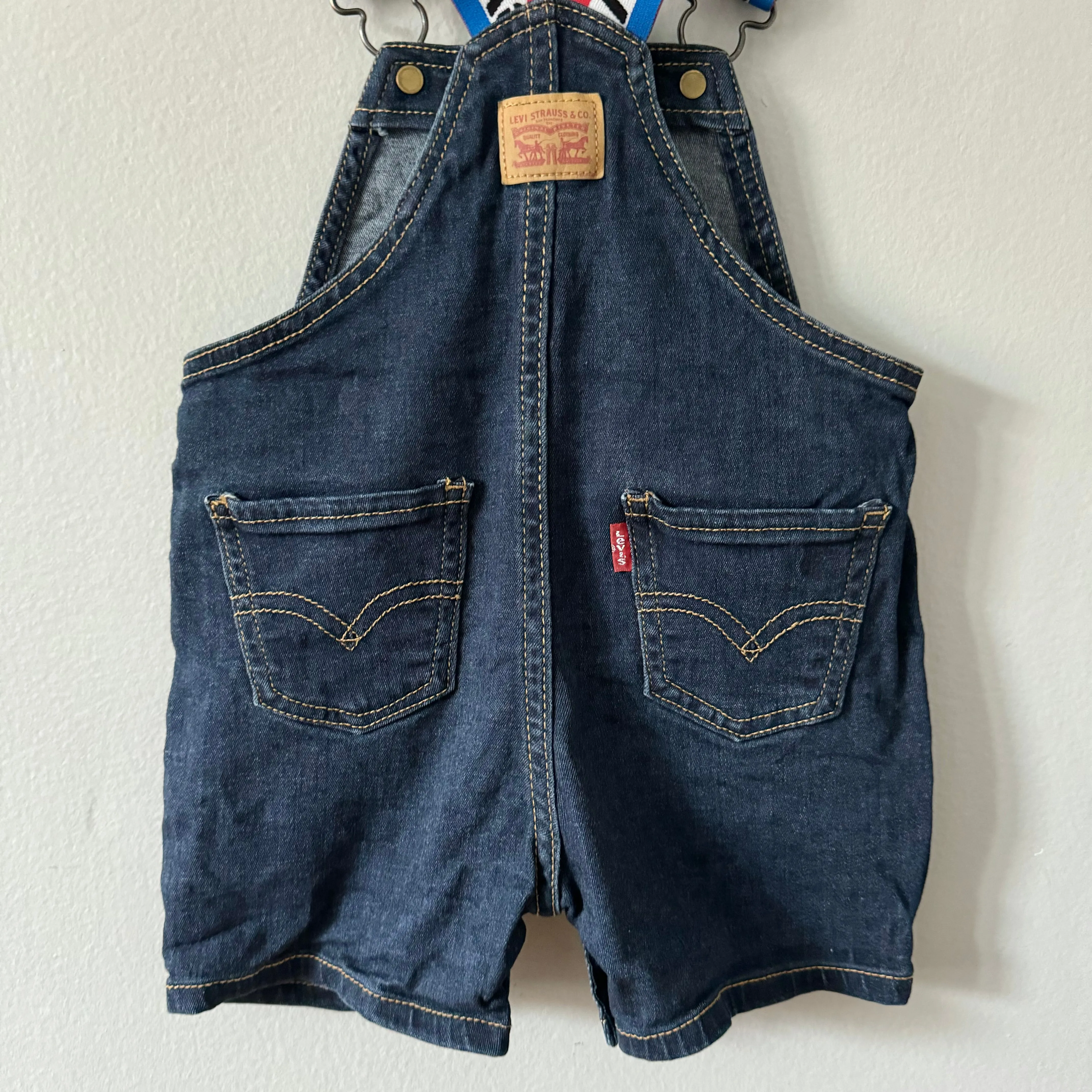 Levi's / Denim overall shorts / 12M