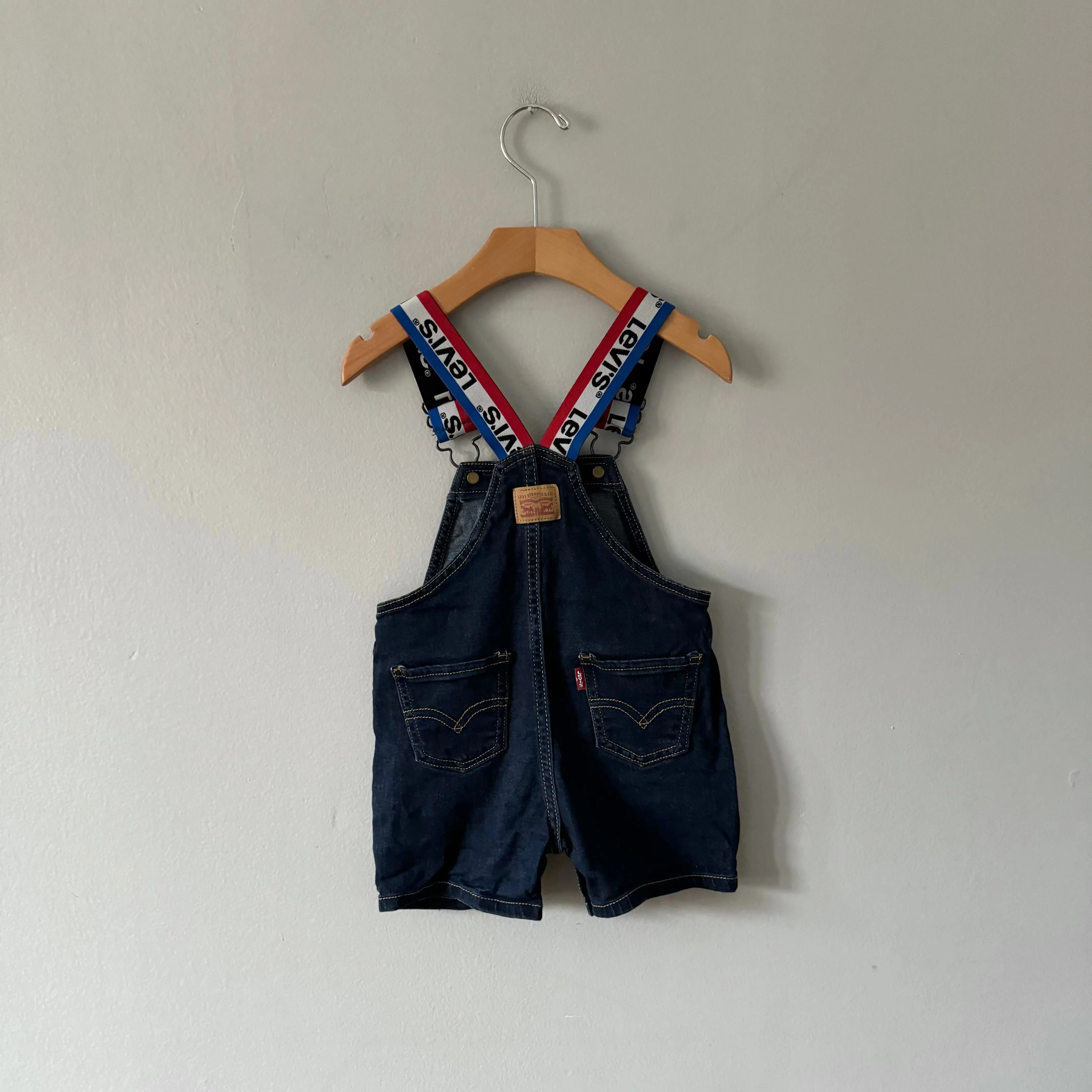 Levi's / Denim overall shorts / 12M